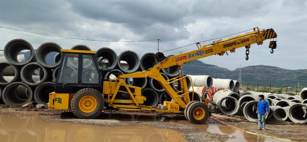 Hydra crane service in Nigdi PCMC for industrial lifting