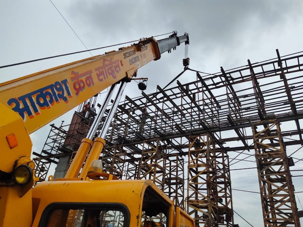 Telescopic crane heavy lifting service in Pune PCMC