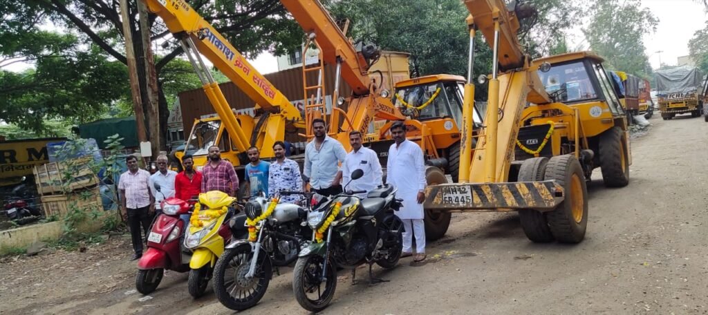 Akash Crane Service team Nigdi PCMC
