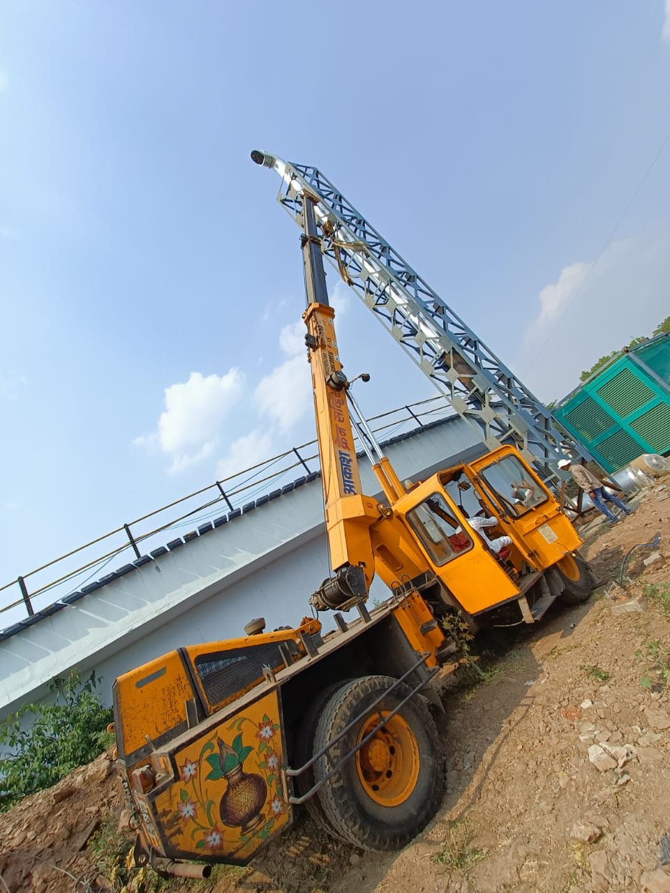 Tower crane erection service in Pune PCMC