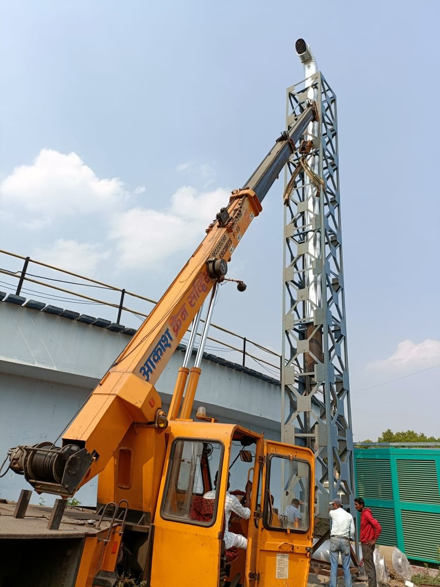 Crane with trained operator in Nigdi PCMC