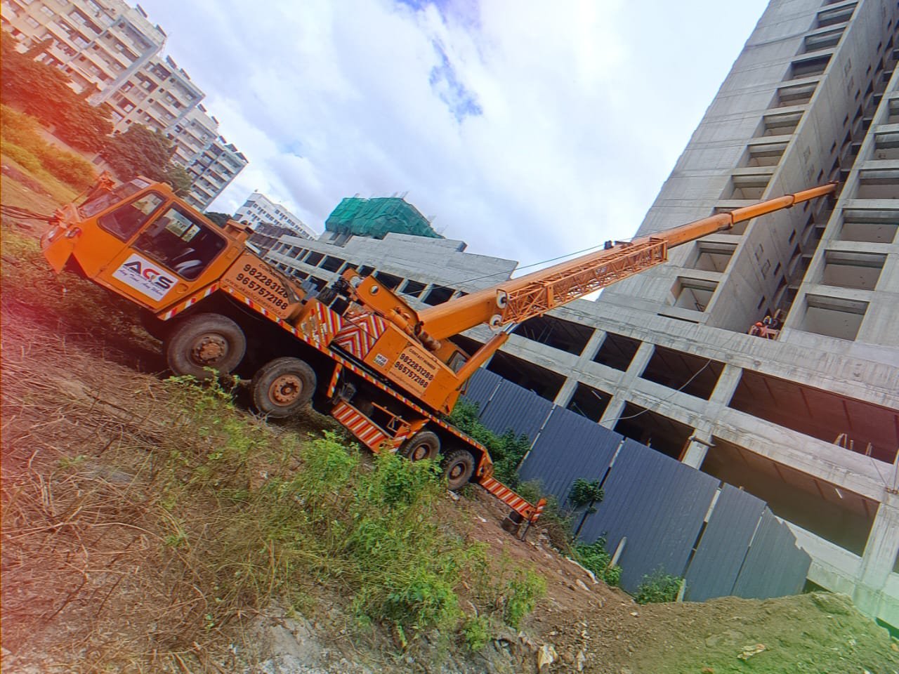Crane with trained operator in Nigdi PCMC